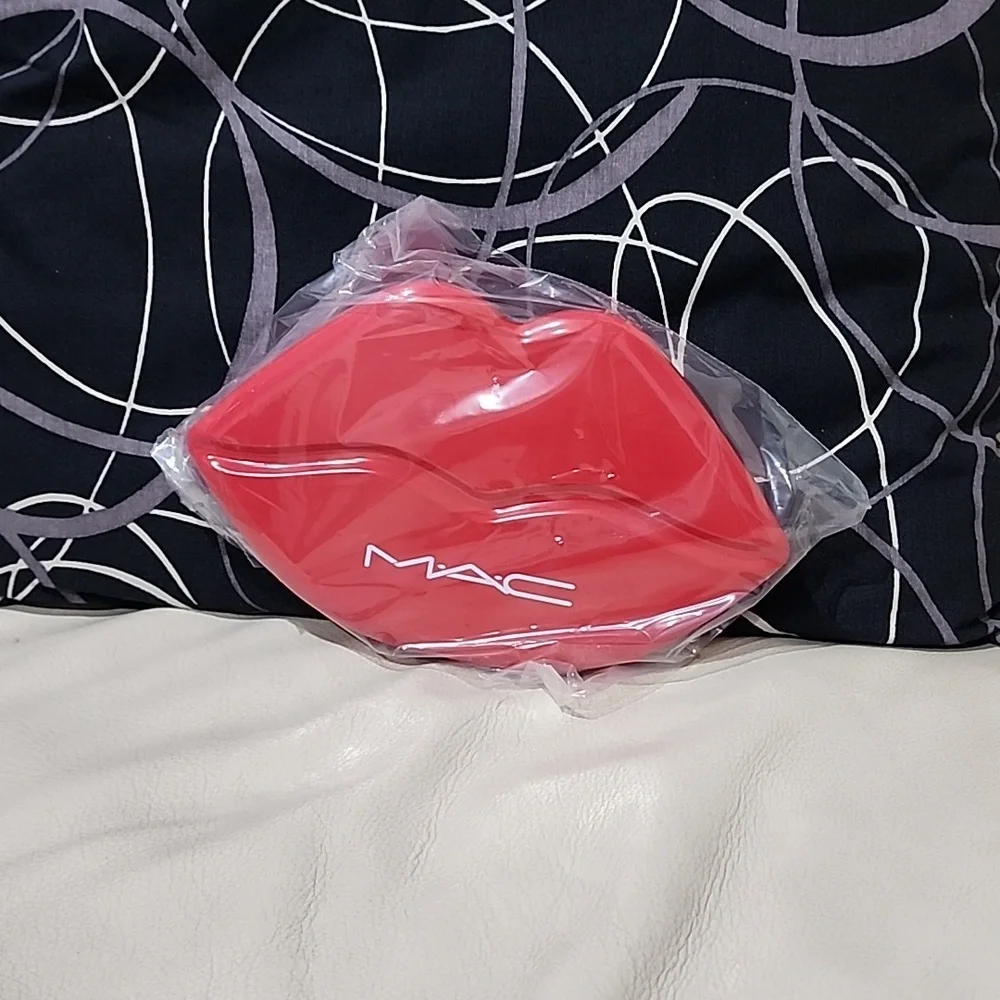 New Mac Lip Shaped Tin